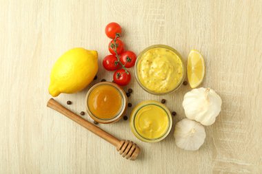 Soslu lezzetli yemek kavramı, üst manzara.