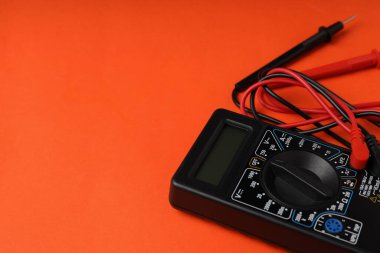 Turuncu arkaplanda çoklu metre, metin için boşluk