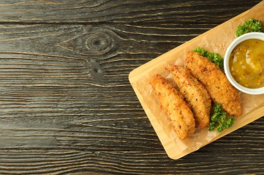 Tavuk şeritli lezzetli yemek kavramı, metin için boşluk