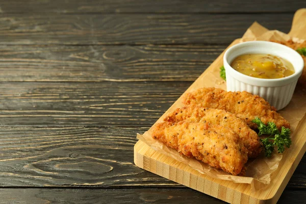 Tavuk şeritli lezzetli yemek kavramı, metin için boşluk