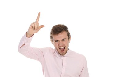 çekici bir genç adam beyaz zemin üzerine izole