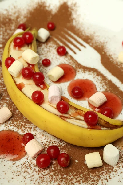 Concepto Postre Sabroso Con Plátano Cerca —  Fotos de Stock