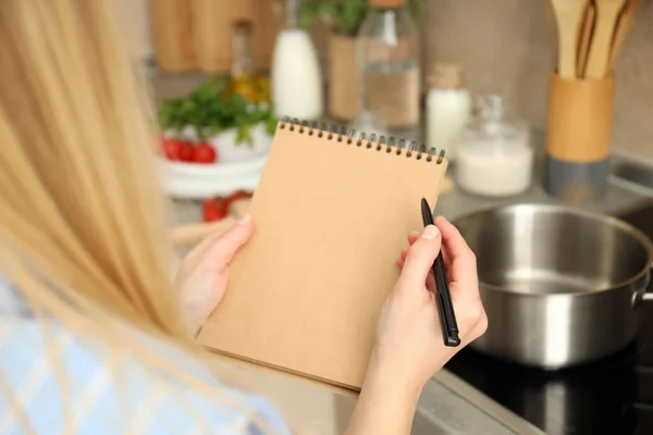 Concept Cooking Woman Holds Blank Notebook Pen — Stock Photo, Image