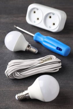 Elektrikçi veya elektrikli aletler kavramı, kapatın