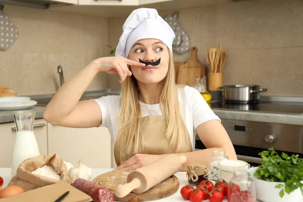 Conceito Cozinhar Com Jovem Mulher Atraente — Fotografia de Stock