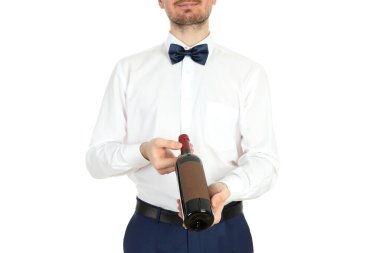 Genç garson beyaz arka planda izole edilmiş.