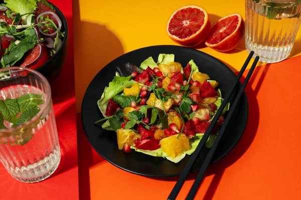 Lezzetli Yemek Kavramı Kırmızı Portakallı Salata Yakın Çekim — Stok fotoğraf