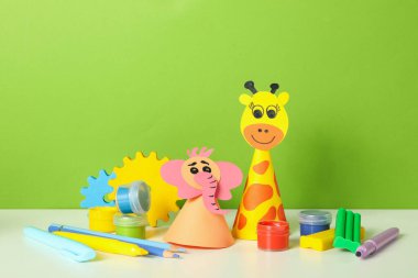 Yeşil arka plana karşı Dünya Çocuk Günü kavramı