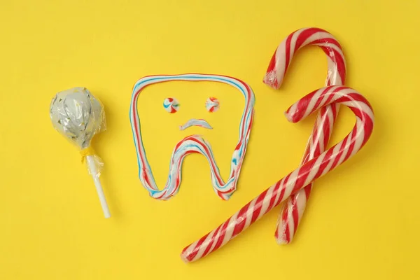 Koncepcja Pielęgnacji Zębów Lub Jamy Ustnej Żółtym Tle — Zdjęcie stockowe