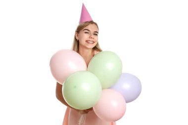 Mutlu Yıllar kavramı, beyaz arka planda izole edilmiş genç bir kadın.