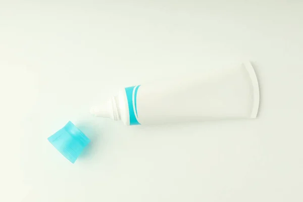 Tabung Pasta Gigi Kosong Pada Latar Belakang Putih Spasi Untuk — Stok Foto