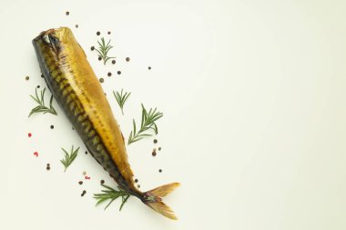 Tütsülenmiş uskumru ile lezzetli yiyecek kavramı, metin için yer