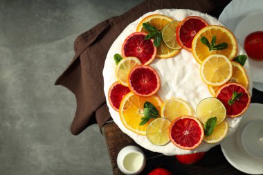 Lezzetli tatlı kavramı. Kremalı turta ve turta. Metin için yer.