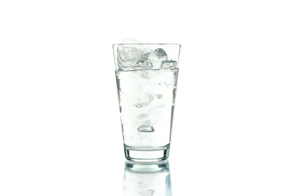 Vidro Água Com Gelo Isolado Sobre Fundo Branco — Fotografia de Stock