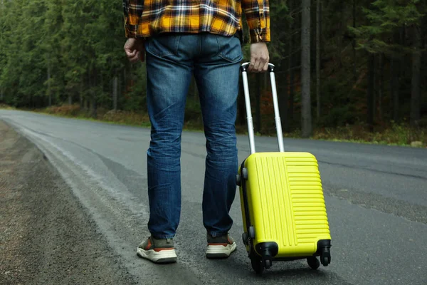 Adventure Tourism Concept Young Man Traveling Auto Stop — Stockfoto