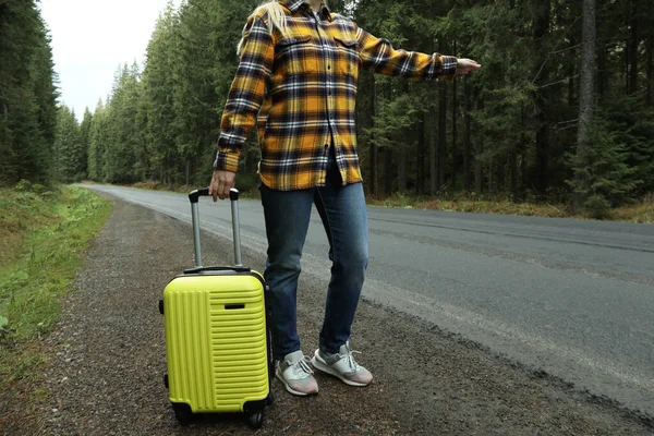 Adventure Tourism Concept Young Woman Traveling Auto Stop — стоковое фото
