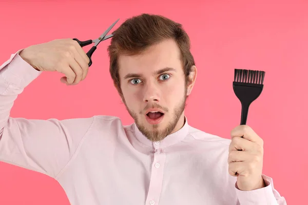 Concepto Personas Con Joven Sobre Fondo Rosa — Foto de Stock