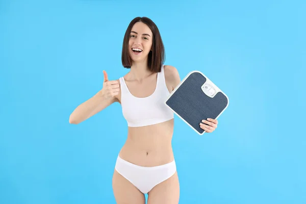 Concept Weight Loss Young Woman Blue Background — Foto de Stock
