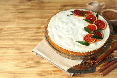 Lezzetli tatlı kavramı. Kremalı turta ve turta. Metin için yer.
