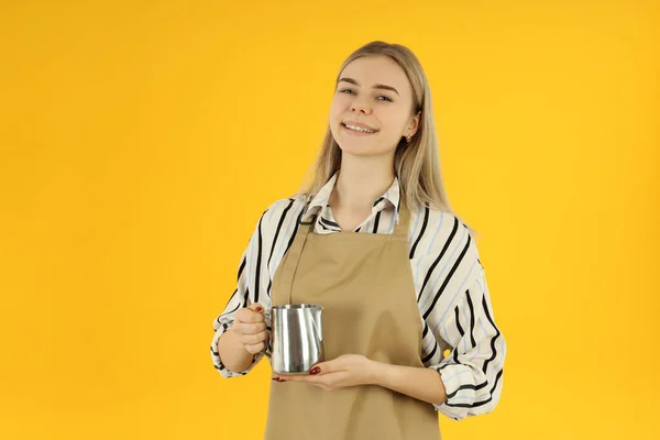 Conceito Ocupação Jovem Garçom Fundo Amarelo — Fotografia de Stock