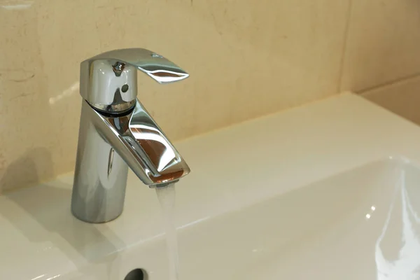 Faucet Modern Fürdőszobában Hely Szöveges — Stock Fotó