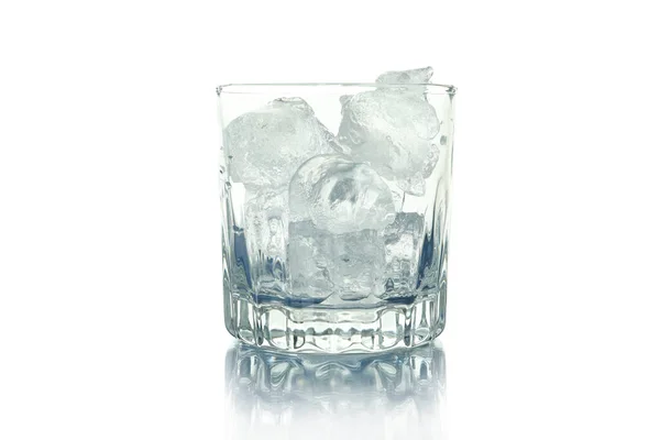 白色背景的冰隔离玻璃 — 图库照片
