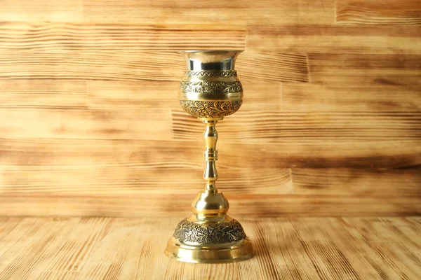 Eucharisztia Koncepciója Kelyhekkel Fából Készült Háttéren — Stock Fotó