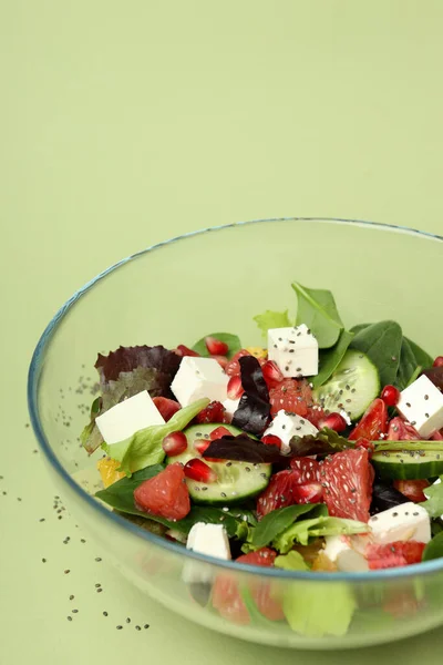 Concept Aliments Savoureux Salade Orange Rouge Sur Fond Vert — Photo