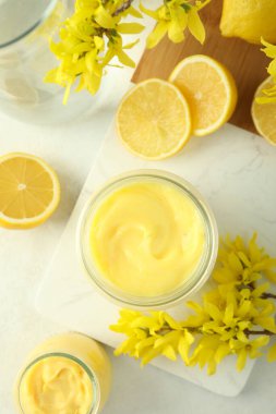 Limonlu lezzetli yemek kavramı, üst manzara.