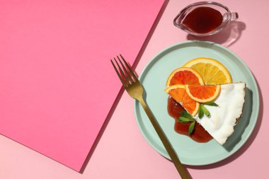 Lezzetli tatlı kavramı ile turta ve narenciye