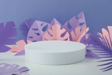 Tasarım ve reklamınız için podyumlu kompozisyon