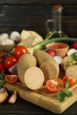 Lezzetli yemek kavramı, ciğer sosisi, yakın plan.