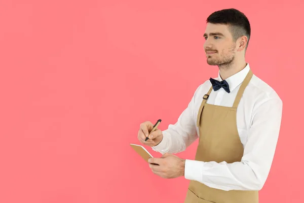 Concepto Ocupación Joven Camarero Sobre Fondo Rosa —  Fotos de Stock