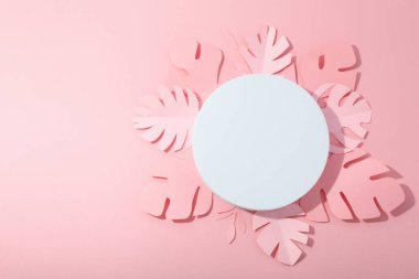 Tasarım ve reklamınız için podyumlu kompozisyon