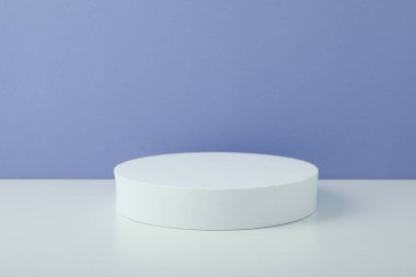 Tasarım ve reklamınız için podyumlu kompozisyon