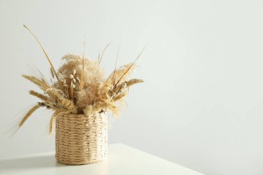 Kurumuş çiçekli Hygge kavramı veya bileşimi