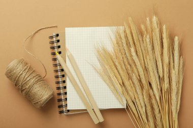 Hygge 'nin farklı aksesuarlarla konsepti veya bileşimi