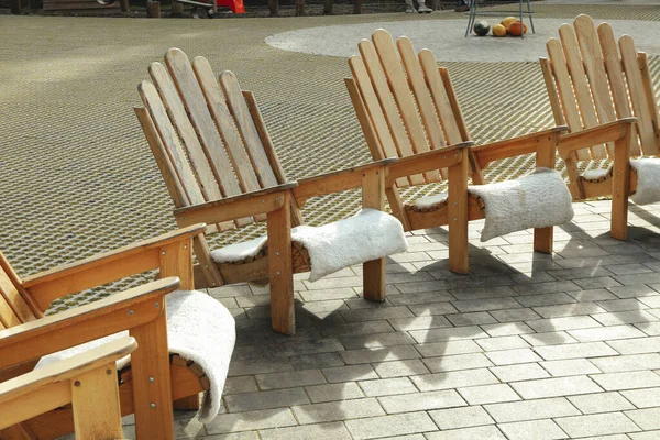 Cadeiras Madeira Para Relaxar Livre Resort Montanha — Fotografia de Stock