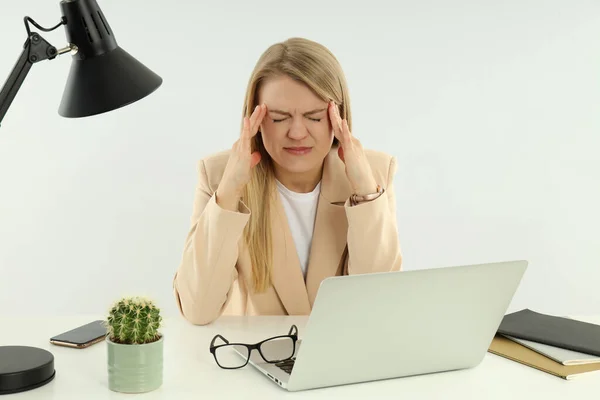 Junge Attraktive Geschäftsfrau Mit Kopfschmerzen Arbeitsplatz — Stockfoto