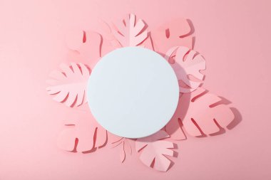 Tasarım ve reklamınız için podyumlu kompozisyon