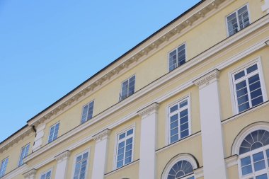 Lviv mimarisinin güzel bir sonbahar günü fotoğrafı.