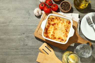 Lezzetli yemek kavramı, lazanya, yazı için yer