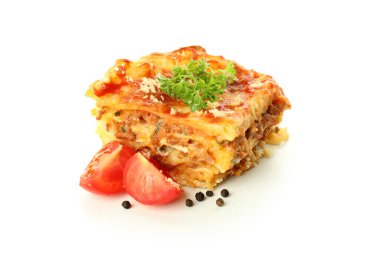 Lasagna beyaz arkaplanda izole edildi, kapat