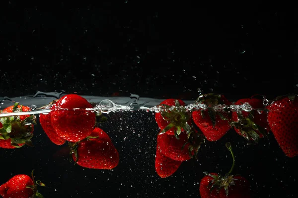 Friss Nyári Gyümölcsök Vízben Lévő Gyümölcsök Fogalma — Stock Fotó