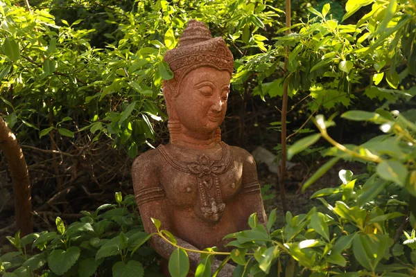 Asiatische Statue Stadtpark Sonnigem Frühlingstag — Stockfoto