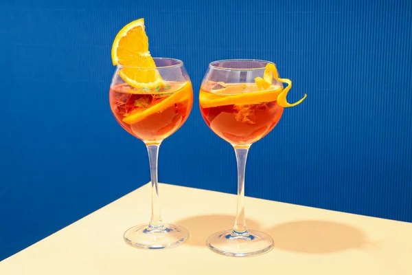 Concept Cocktail Été Aperol Spritz Sur Table Beige Sur Fond — Photo