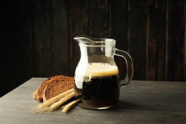 Yaz için ferahlatıcı içecek kavramı - kvass