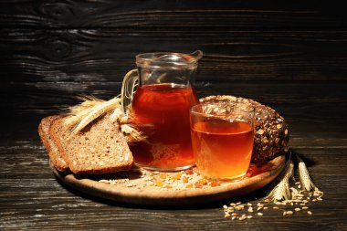 Yaz için ferahlatıcı içecek kavramı - kvass