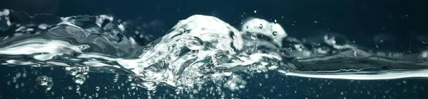 Вода Аквариуме Темно Синем Фоне Концепция Свежести — стоковое фото
