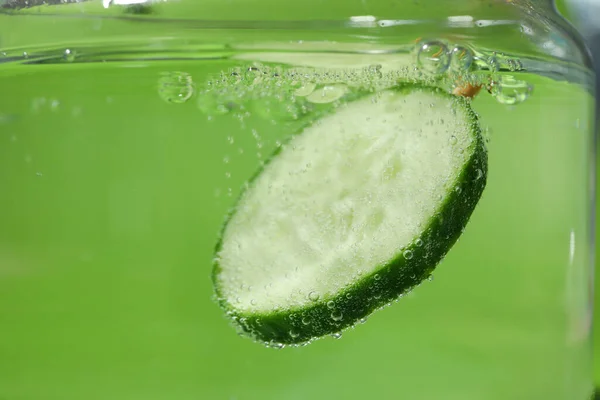 Concept Summer Cucumber Slice Water — ストック写真